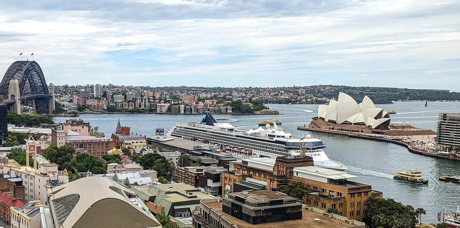 Explore Circular Quay before you board