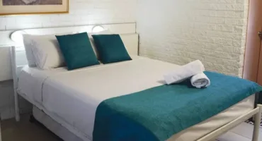 queen and single bunk beds, sleeping up to 6 at Marco Polo Motor Inn Sydney