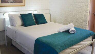 queen and single bunk beds, sleeping up to 6 at Marco Polo Motor Inn Sydney