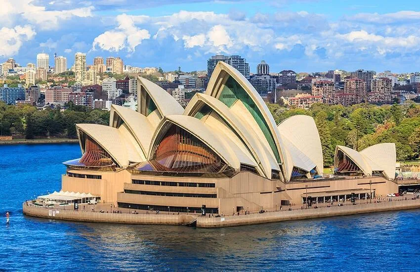 famous-Sydney-Opera-House-in-Australia Famous Sydney Opera House in the heart of Sydney habour