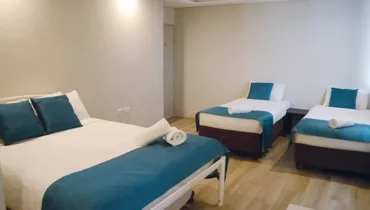 Sydney Queen-2-single-beds-deluxe accommodation at Marco Polo Motor Inn