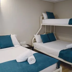 Queen-2-single-beds-deluxe accommodation at Marco Polo Motor Inn