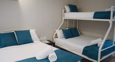 Queen-2-single-beds-deluxe accommodation at Marco Polo Motor Inn