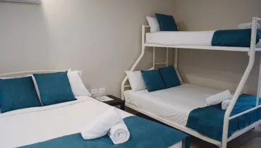 Queen-2-single-beds-deluxe accommodation at Marco Polo Motor Inn