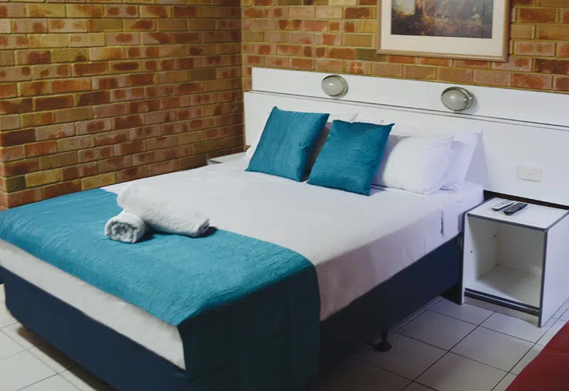 single standard room accommodation at Marco Polo Motor Inn